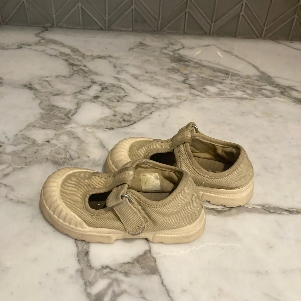 $13 ADD ON Zara Baby Cream Strap Velcro Sneakers 5.5c h&m vans‎ converse adidas